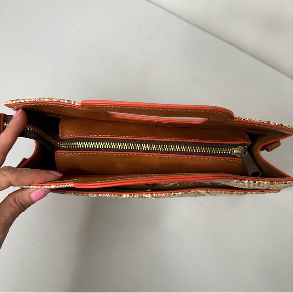 Patricia Nash ❤️ Stylish Tan and Brown Woven Handbag - Picture 5 of 10